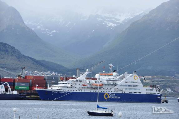 Para matar a saudade, um navio irmão do Sea Spirit, no porto de Ushuaia, no sul da Terra do Fogo, na Argentina